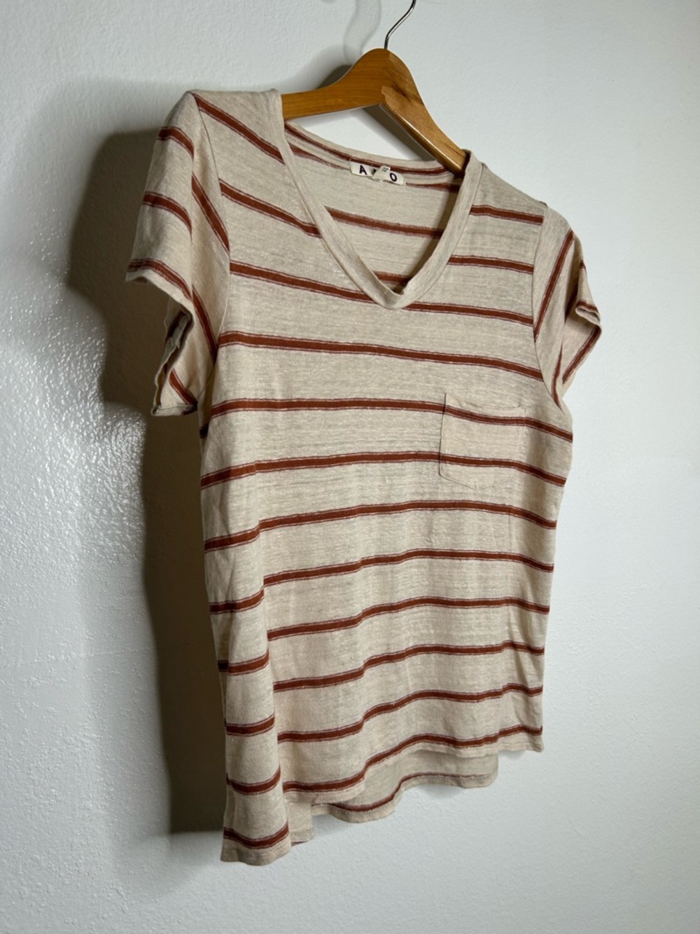 AMO Neutral Striped Lightweight V - Neck T - Shirt Size Small - Picture 3 of 15